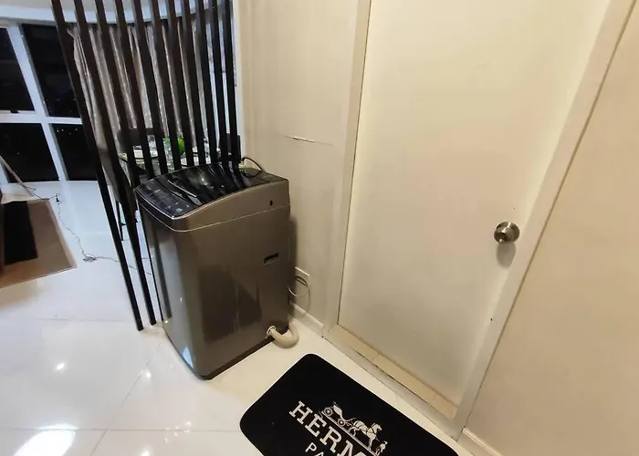 Apartment A2j Luxury 2br Near High Street Bgc Taguig *